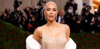 Kim Kardashian no pudo cerrarse el vestido de Marilyn por detrás (FOTOS)