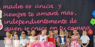 Festival para las madres desde un colegio de Managua