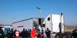 Encuentran en un tráiler a 158 migrantes tras un accidente vial en México