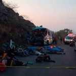 Volcadura en autobús deja 13 muertos y 20 heridos en Jalisco, México