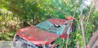 Camioneta quedes hecha chatarra tras accidente en Tipitapa