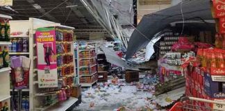 México: Fuerte lluvia de granizo derriba techo de supermercado