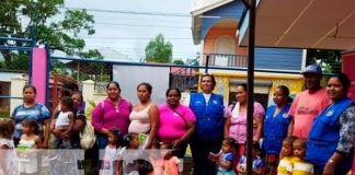 Ministerio de la Familia entrega paquetes a mujeres de partos múltiples en Bilwi