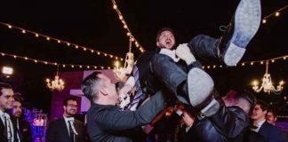 VIDEO: Invitados lanzan a novio por los aires y casi le apagan las luces