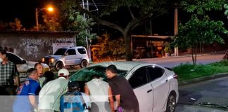 Vivo de milagro y sin golpe tras volcarse en la pista de Waspan Sur, Managua