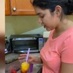 ¡Sorpresa! Mujer hace paleta para esposo con prueba de embarazo