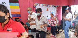 Celebración con adultos mayores en Managua