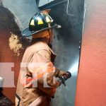 Incendio en Managua tras presunto descuido con una candela encendida