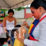 Managua: celebración en el barrio Francisco Meza: payasos y brinca brinca