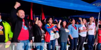 Familias atentas al mensaje del Comandante Daniel Ortega en saludo al 43/19