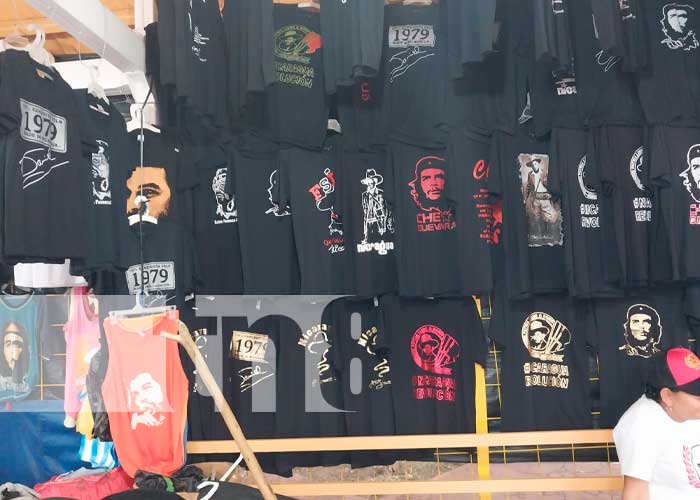 Ventas de artículos alusivos a la Revolución, fueron exitosas durante este 19 de Julio