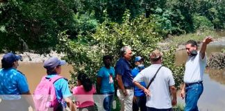 Autoridades realizan limpieza en quebrada EL CARRIZAL en Juigalpa