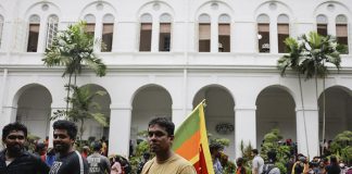 Manifestantes tomaron instalaciones del primer ministro de Sri Lanka