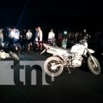 Microbús choca por detrás a motociclista y acompañante en Las Banderas, Tipitapa