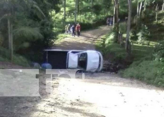 Camioneta lechera termina volcada en Muy Muy, Matagalpa