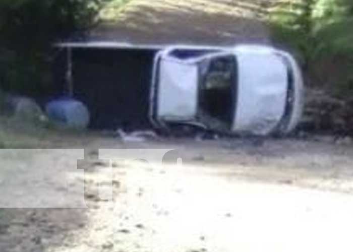 Camioneta lechera termina volcada en Muy Muy, Matagalpa 