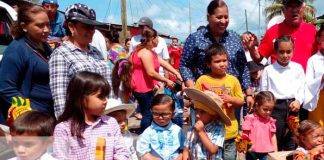 Foto: Realizan el famoso caballito de palo con niños y niñas de Nandaime / TN8