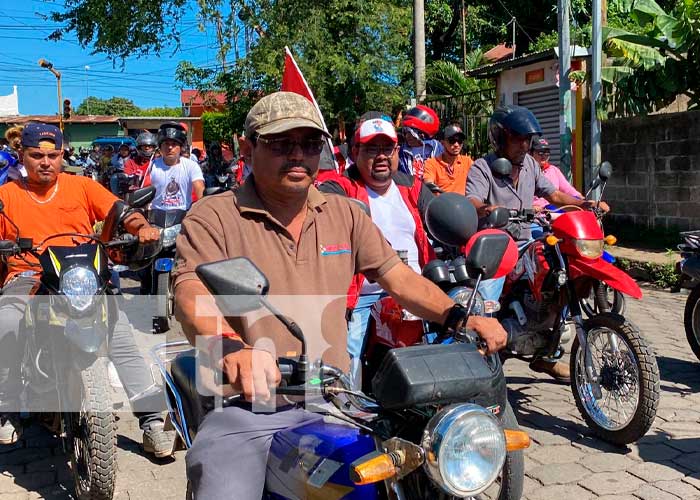 Ondeando banderas Rojinegras en Chinandega celebran la huida de Somoza