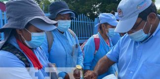 Brigadistas en jornada de fumigación en Managua