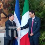 Canciller de Nicaragua y embajador de Italia en reunión