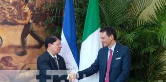 Canciller de Nicaragua y embajador de Italia en reunión