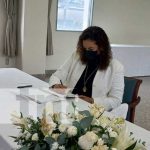 Funcionarios de Nicaragua firman libro de condolencias en embajada de Japón