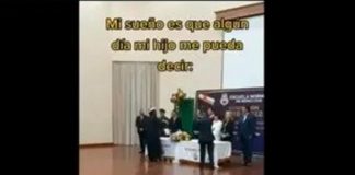 Niño dedica a mamá emotivas palabras en graduación