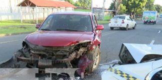 Choque de taxi con vehículo en Managua