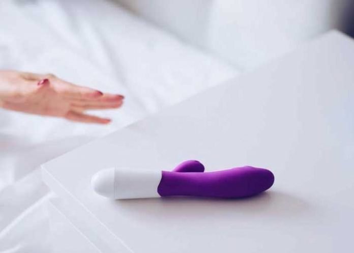 ¿Buen padre? Le compra vibrador a su hija para que 