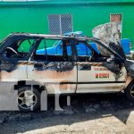 Managua: Totalmente inservible terminó un taxi luego de incendiarse