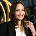 ¡VIDEO! Angelina Jolie deja en evidencia que el baile no es lo suyo