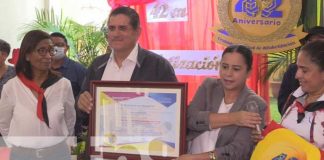 Entrega de reconocimientos a los alfabetizadores en Estelí