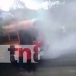 Pasajeros logran salir ilesos de bus que empezaba a incendiarse