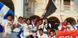 Familias de Granada realizan multitudinaria caminata