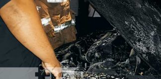 Vehículo se incendia sobre la Carretera San Marcos-Las Esquinas