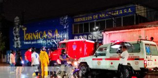 Peatón y motociclista resultan lesionados tras sufrir accidente en Managua