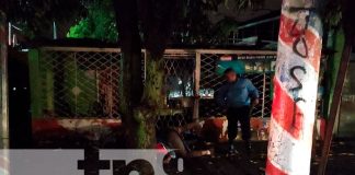 Motociclista perece desnucado luego de estrellarse contra un árbol en Managua