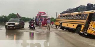 Captan momento cuando bus casi se da vuelta en carretera de Sébaco, Matagalpa