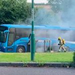 Casi mueren "chicharroneados" niños tras incendio en bus escolar en Inglaterra