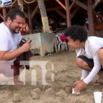 Familias de Nicaragua despiden vacaciones patrias en las aguas de Pochomil