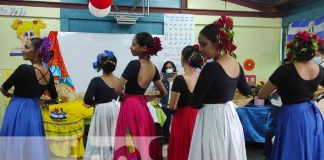 Trajes folclóricos en colegio Chiquilistagua, Managua