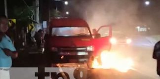 Por no andar extintor, microbús agarra fuego en Carretera Sur, El Crucero