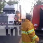 Bomberos intervienen oportunamente y evitan que un camión se incendie en Ocotal