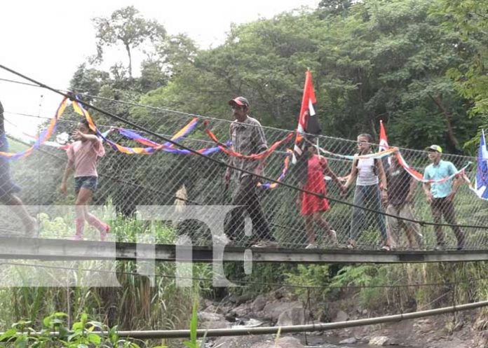 Inauguran en la Comunidad La Flor en Matagalpa un puente colgante