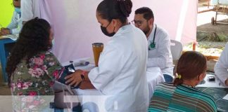 Feria de salud para concienciar sobre el cáncer de mama en el Hosp. Bertha Calderón