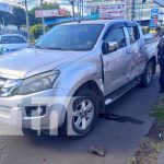 Motociclista resulta lesionado al chocar contra una camioneta en Managua