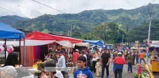 Familias recuerdan con amor a sus deudos en cementerio de Jinotega