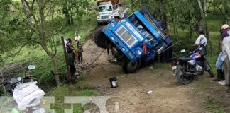 Camión ganadero termina volcado en la Comunidad Las Lomas, Muy Muy