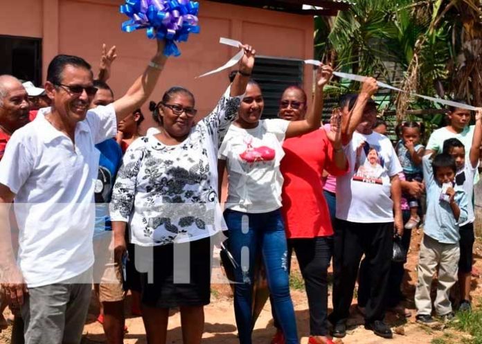 Madres solteras de Bluefields son beneficiadas con viviendas