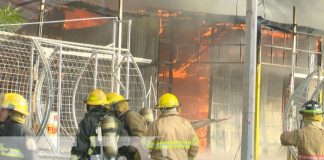 Foto: Fuerte incendio en el sector de los tramos de pólvora en Tiscapa / TN8